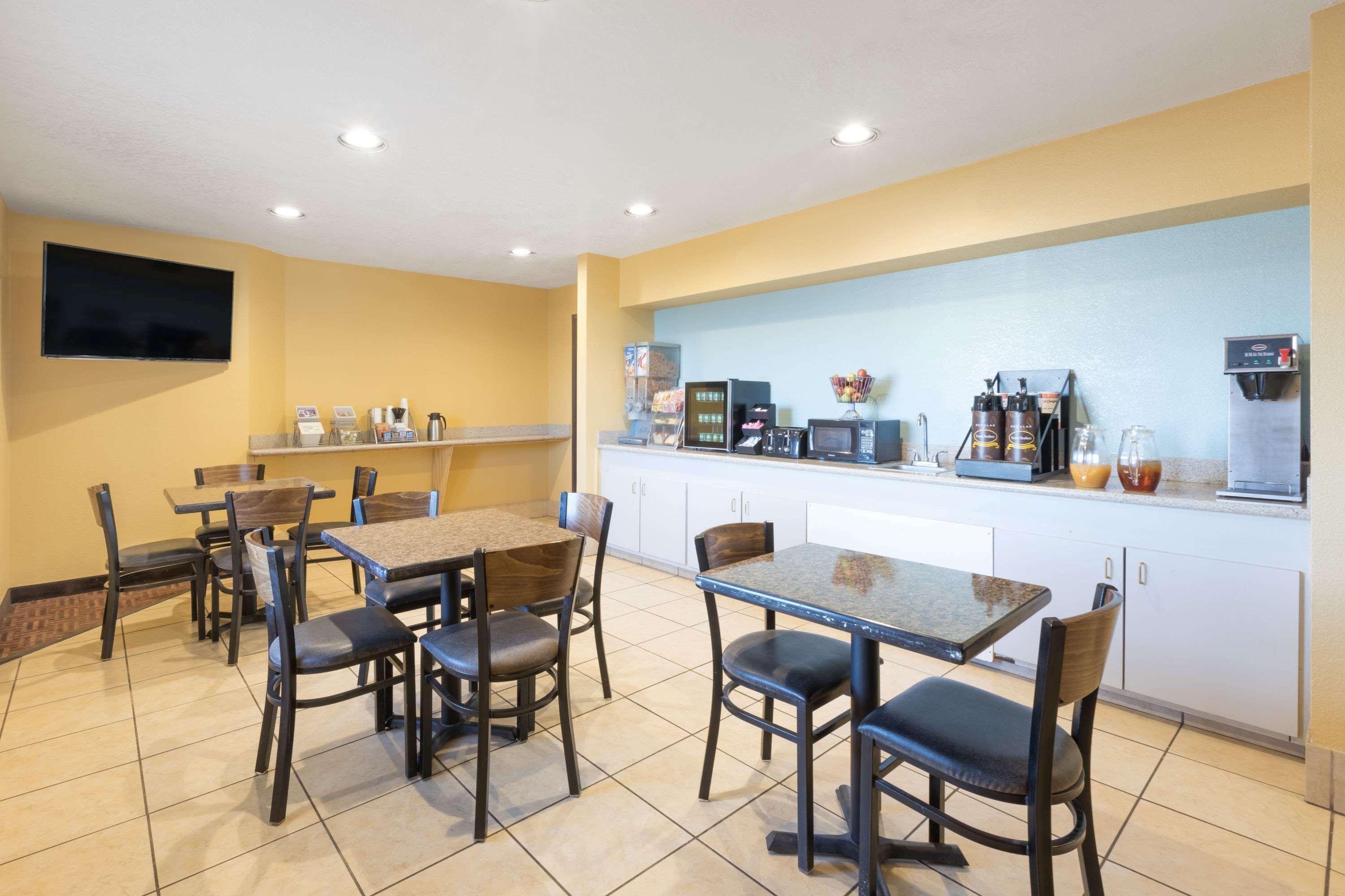Super 8 By Wyndham Midland Motel Luaran gambar